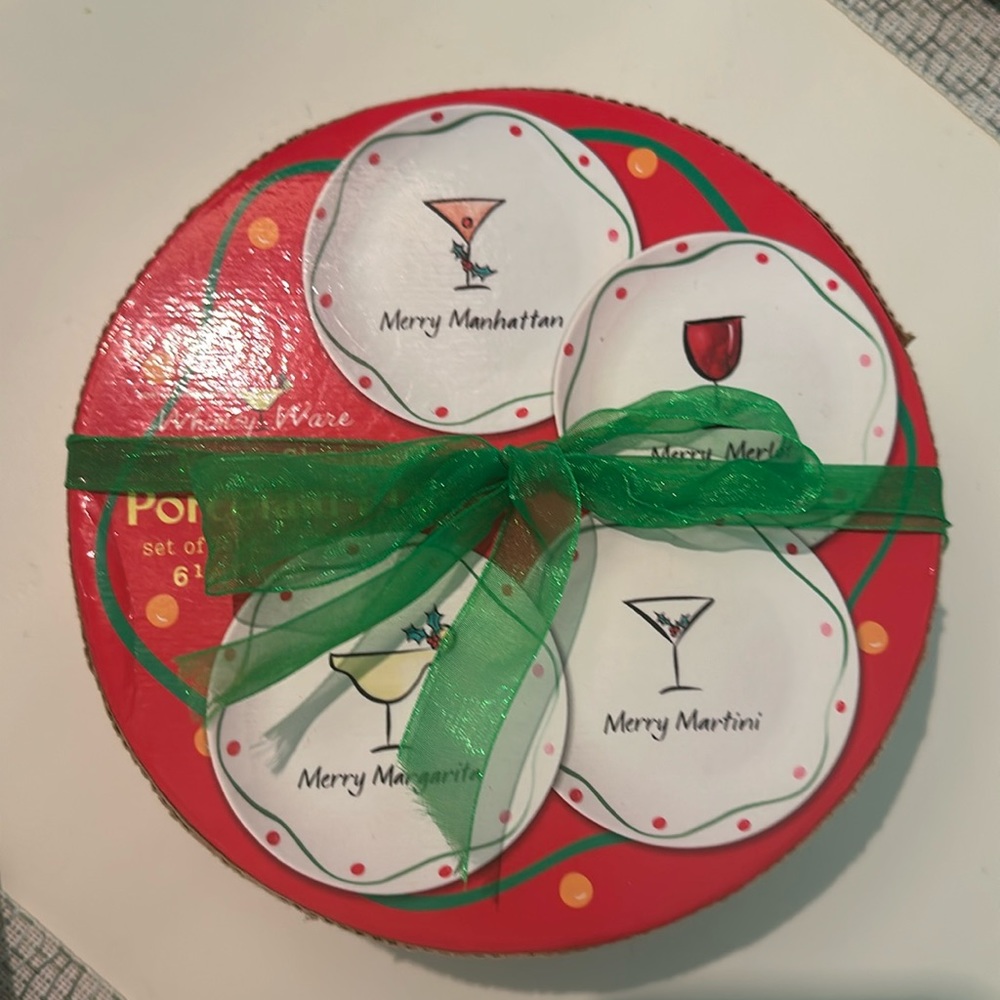 🆕 Boston Warehouse “Merry Christmas” Set of Four (4) Cocktail Plates. …
